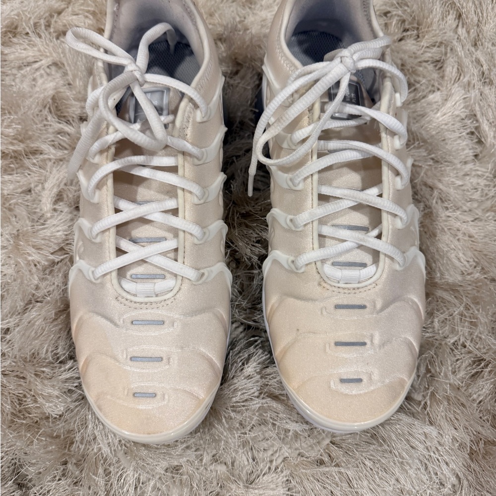 Nike Women's Sneakers in White and Cream